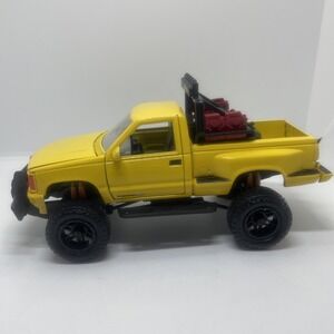 Motor Max 1:24 Off Road 92 GMC Sierra GT Pickup Diecast Yellow Pickup